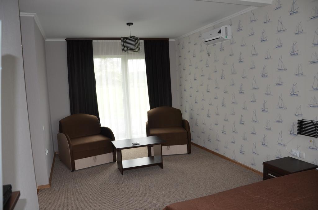 Hotel Yacht Club Mayak Dnyisztrivka Szoba fotó