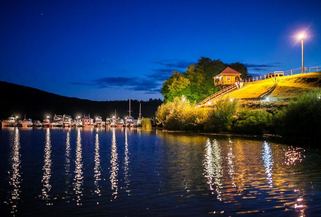 Hotel Yacht Club Mayak Dnyisztrivka Szoba fotó