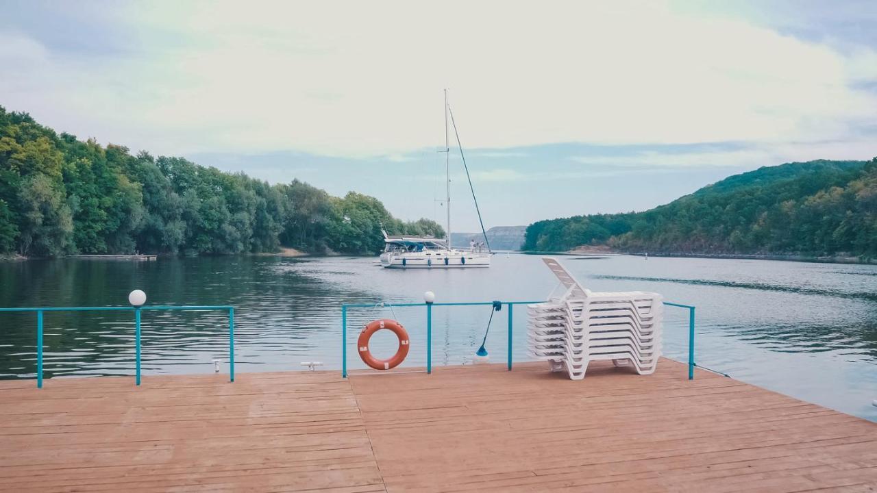 Hotel Yacht Club Mayak Dnyisztrivka Kültér fotó