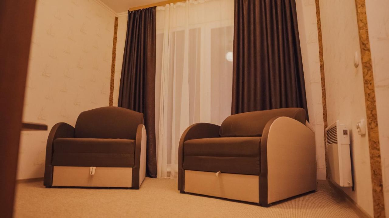 Hotel Yacht Club Mayak Dnyisztrivka Kültér fotó